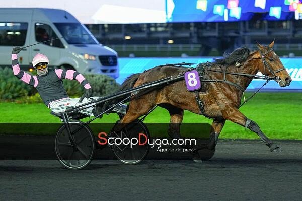 Victoire de Krystal Piya dans Le Trot Open des Regions (Gr.3) à Paris-Vincennes