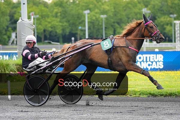 Victoire de Naya Piya dans le Prix Peneloppe à Paris Vincennes